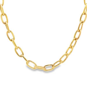 Sublime chaîne en acier doré, un bijou intemporel qui rehaussera votre élégance. Sa maille soignée et son éclat chaleureux en font un accessoire indispensable pour compléter votre style avec une touche de sophistication discrète. Parfait pour toutes les occasions, ce collier illuminera votre décolleté. Fermoir mousqueton avec 5 cm de rallonge.