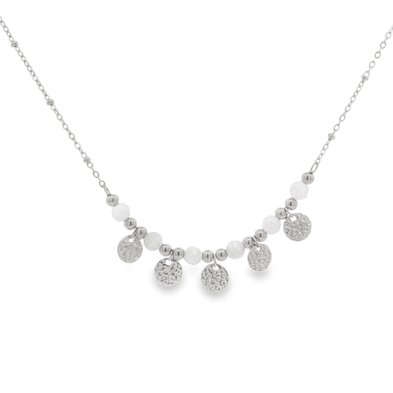 Ce collier sophistiqué en acier argenté présente un agencement raffiné de perles blanches. Chaque perle est soigneusement taillée en sphère lisse avec un polissage miroir exceptionnel, créant un contraste saisissant avec l'éclat de l'acier.<br/>Le design suspendu verticalement met en valeur la symétrie parfaite des gemmes et la finition impeccable de la structure.<br/>Un bijou intemporel alliant l'élégance du style charmeur à la profondeur mystérieuse des perles pour une allure luxueuse.<br/>Fermoir mousqueton avec 5 cm de rallonge. Perle Rond Adolescent Adulte Femme Fille Indémodable Ce collier sophistiqué en acier argenté présente un agencement raffiné de perles blanches. Chaque perle est soigneusement taillée en sphère lisse avec un polissage miroir exceptionnel, créant un contraste saisissant avec l'éclat de l'acier.<br/>Le design suspendu verticalement met en valeur la symétrie parfaite des gemmes et la finition impeccable de la structure.<br/>Un bijou intemporel alliant l'élégance du style charmeur à la profondeur mystérieuse des perles pour une allure luxueuse.<br/>Fermoir mousqueton avec 5 cm de rallonge. Perle Rond Adolescent Adulte Femme Fille Indémodable