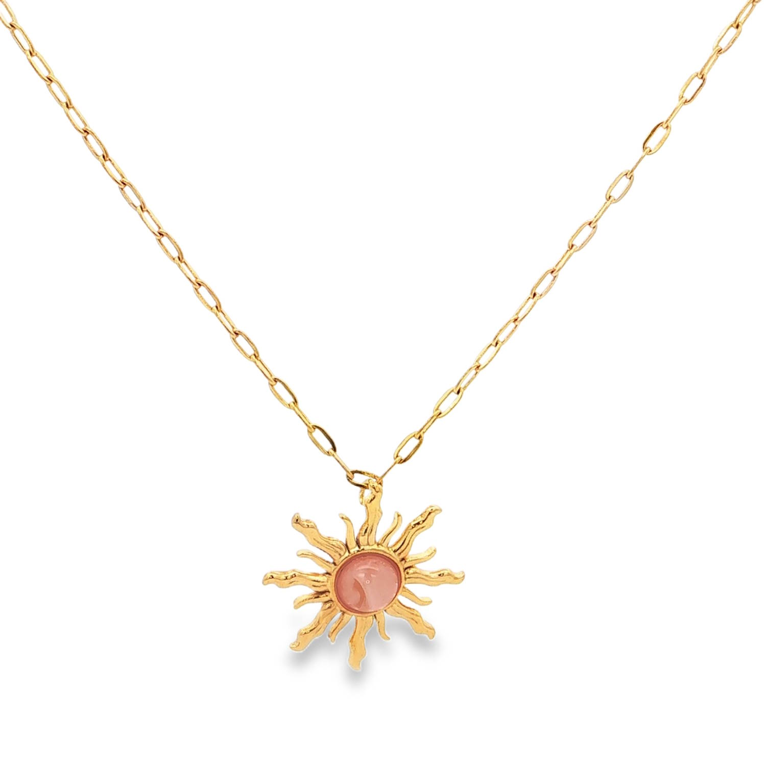 Apportez une touche de lumière et de mystère à votre décolleté avec ce collier raffiné. Alliant force et délicatesse, ce bijou se distingue par son pendentif travaillé et son allure bohème-chic.<br/>Une pièce centrale en forme de soleil flamboyant. Ses rayons ondulés, aux finitions texturées, entourent un cabochon central délicat.<br/>Le cœur du soleil est orné d'un cabochon rond d'un rose poudré délicat apportant une touche de douceur et de féminité, contrastant magnifiquement avec l'éclat doré du métal.<br/>Un mousqueton sécurisé accompagné d'une chaînette d'extension, permettant d'ajuster parfaitement la taille à votre morphologie. Rond Soleil Adolescent Adulte Eté Femme Fille Nature Printemps Apportez une touche de lumière et de mystère à votre décolleté avec ce collier raffiné. Alliant force et délicatesse, ce bijou se distingue par son pendentif travaillé et son allure bohème-chic.<br/>Une pièce centrale en forme de soleil flamboyant. Ses rayons ondulés, aux finitions texturées, entourent un cabochon central délicat.<br/>Le cœur du soleil est orné d'un cabochon rond d'un rose poudré délicat apportant une touche de douceur et de féminité, contrastant magnifiquement avec l'éclat doré du métal.<br/>Un mousqueton sécurisé accompagné d'une chaînette d'extension, permettant d'ajuster parfaitement la taille à votre morphologie. Rond Soleil Adolescent Adulte Eté Femme Fille Nature Printemps