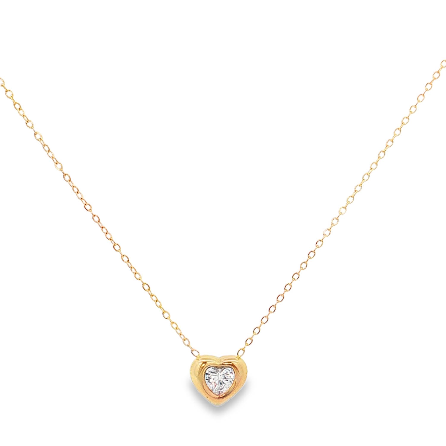 Alliant sobriété et romantisme, ce collier est une pièce intemporelle qui apporte une touche de lumière délicate à votre décolleté. Conçu pour durer, il marie la robustesse de l'acier à l'éclat raffiné du zirconium.<br/>Le collier met à l'honneur un pendentif en forme de cœur bombé, aux lignes douces et épurées. En son centre, un oxyde de zirconium taillé avec précision capture la lumière pour un scintillement comparable à celui du diamant.<br/>Un mousqueton sécurisé accompagné d'une chaînette d'extension, permettant d'ajuster parfaitement la taille à votre morphologie. Coeur Solitaire Adolescent Adulte Amour Femme Fille Indémodable Alliant sobriété et romantisme, ce collier est une pièce intemporelle qui apporte une touche de lumière délicate à votre décolleté. Conçu pour durer, il marie la robustesse de l'acier à l'éclat raffiné du zirconium.<br/>Le collier met à l'honneur un pendentif en forme de cœur bombé, aux lignes douces et épurées. En son centre, un oxyde de zirconium taillé avec précision capture la lumière pour un scintillement comparable à celui du diamant.<br/>Un mousqueton sécurisé accompagné d'une chaînette d'extension, permettant d'ajuster parfaitement la taille à votre morphologie. Coeur Solitaire Adolescent Adulte Amour Femme Fille Indémodable
