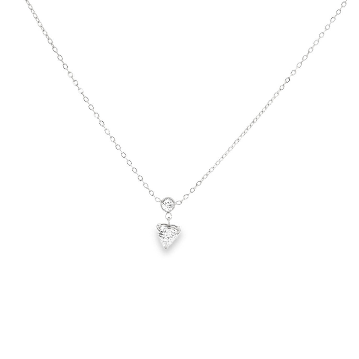 Ce magnifique collier en acier inoxydable argenté allie finesse, romantisme et modernité. Son design minimaliste et délicat en fait le bijou idéal à porter au quotidien ou pour sublimer une tenue de soirée.<br/>La pièce maîtresse se compose d'un double motif articulé qui apporte du mouvement au bijou.<br/>Un petit strass rond en oxyde de zirconium, enserré dans un serti clos en acier, est directement intégré au centre de la chaîne.<br/>Suspendu juste en dessous par un fin anneau de jonction, un oxyde de zirconium taillé en forme de cœur constitue le point focal du collier. La pierre est maintenue par un serti à griffes discret qui maximise sa brillance et sa réfraction à la lumière.<br/>Un mousqueton sécurisé accompagné d'une chaînette d'extension, permettant d'ajuster parfaitement la taille à votre morphologie. Coeur Solitaire Strass Adolescent Adulte Amour Femme Fille Indémodable Ce magnifique collier en acier inoxydable argenté allie finesse, romantisme et modernité. Son design minimaliste et délicat en fait le bijou idéal à porter au quotidien ou pour sublimer une tenue de soirée.<br/>La pièce maîtresse se compose d'un double motif articulé qui apporte du mouvement au bijou.<br/>Un petit strass rond en oxyde de zirconium, enserré dans un serti clos en acier, est directement intégré au centre de la chaîne.<br/>Suspendu juste en dessous par un fin anneau de jonction, un oxyde de zirconium taillé en forme de cœur constitue le point focal du collier. La pierre est maintenue par un serti à griffes discret qui maximise sa brillance et sa réfraction à la lumière.<br/>Un mousqueton sécurisé accompagné d'une chaînette d'extension, permettant d'ajuster parfaitement la taille à votre morphologie. Coeur Solitaire Strass Adolescent Adulte Amour Femme Fille Indémodable