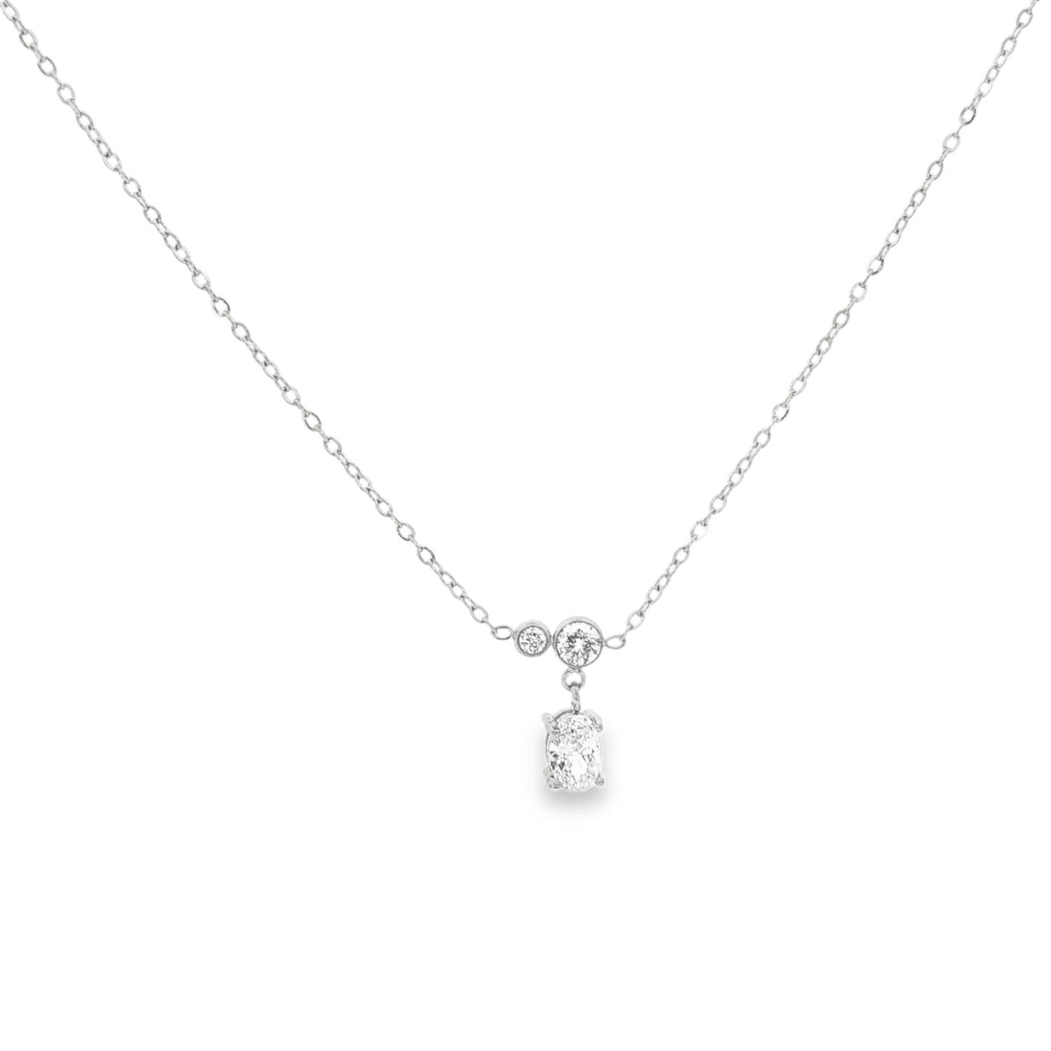Succombez au charme intemporel de ce collier en acier inoxydable argenté, une pièce à la fois délicate et moderne qui sublimera votre décolleté au quotidien.<br/>Un magnifique oxyde de zirconium en taille ovale (serti à quatre griffes) est suspendu en pampille sous le cercle le plus grand, créant un mouvement fluide et captant magnifiquement la lumière.<br/>Un mousqueton sécurisé accompagné d'une chaînette d'extension, permettant d'ajuster parfaitement la taille à votre morphologie. Rectangle Solitaire Strass Adolescent Adulte Femme Fille Indémodable Succombez au charme intemporel de ce collier en acier inoxydable argenté, une pièce à la fois délicate et moderne qui sublimera votre décolleté au quotidien.<br/>Un magnifique oxyde de zirconium en taille ovale (serti à quatre griffes) est suspendu en pampille sous le cercle le plus grand, créant un mouvement fluide et captant magnifiquement la lumière.<br/>Un mousqueton sécurisé accompagné d'une chaînette d'extension, permettant d'ajuster parfaitement la taille à votre morphologie. Rectangle Solitaire Strass Adolescent Adulte Femme Fille Indémodable
