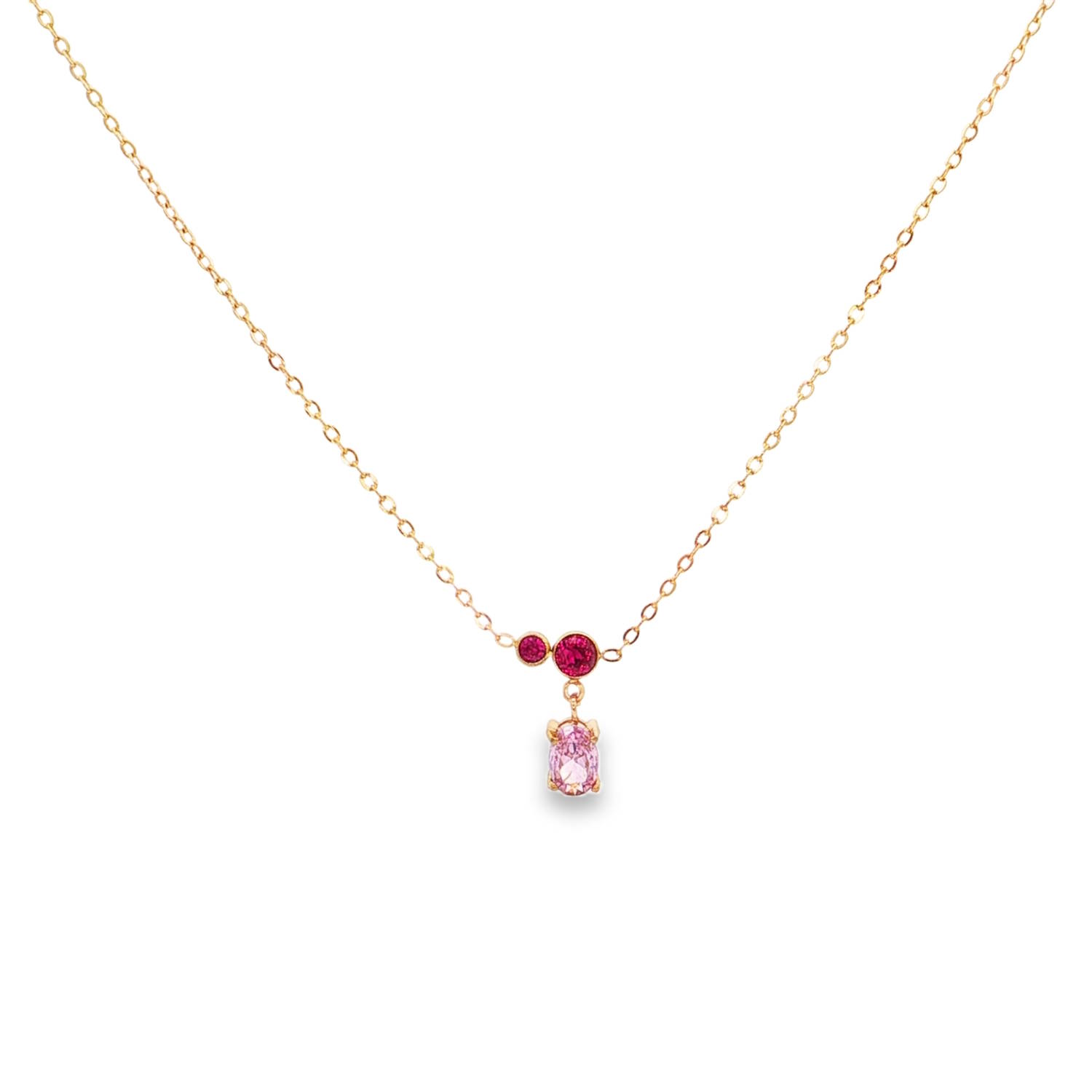Apportez une touche de douceur et d'élégance à votre décolleté avec ce magnifique collier en acier inoxydable doré. Conçu pour durer, il allie la robustesse de l'acier à la finesse d'un bijou raffiné.<br/>Ce modèle se distingue par son jeu de couleurs subtil et son agencement original.<br/>Deux petites pierres rondes d'un rouge vibrant, serties clos, apportent une touche de modernité asymétrique sur le côté de la chaîne.<br/>Suspendu avec grâce, un somptueux cristal ovale facetté d'un rose tendre capte la lumière à chaque mouvement.<br/>Un mousqueton sécurisé accompagné d'une chaînette d'extension, permettant d'ajuster parfaitement la taille à votre morphologie. Rectangle Solitaire Strass Adolescent Adulte Femme Fille Indémodable Apportez une touche de douceur et d'élégance à votre décolleté avec ce magnifique collier en acier inoxydable doré. Conçu pour durer, il allie la robustesse de l'acier à la finesse d'un bijou raffiné.<br/>Ce modèle se distingue par son jeu de couleurs subtil et son agencement original.<br/>Deux petites pierres rondes d'un rouge vibrant, serties clos, apportent une touche de modernité asymétrique sur le côté de la chaîne.<br/>Suspendu avec grâce, un somptueux cristal ovale facetté d'un rose tendre capte la lumière à chaque mouvement.<br/>Un mousqueton sécurisé accompagné d'une chaînette d'extension, permettant d'ajuster parfaitement la taille à votre morphologie. Rectangle Solitaire Strass Adolescent Adulte Femme Fille Indémodable