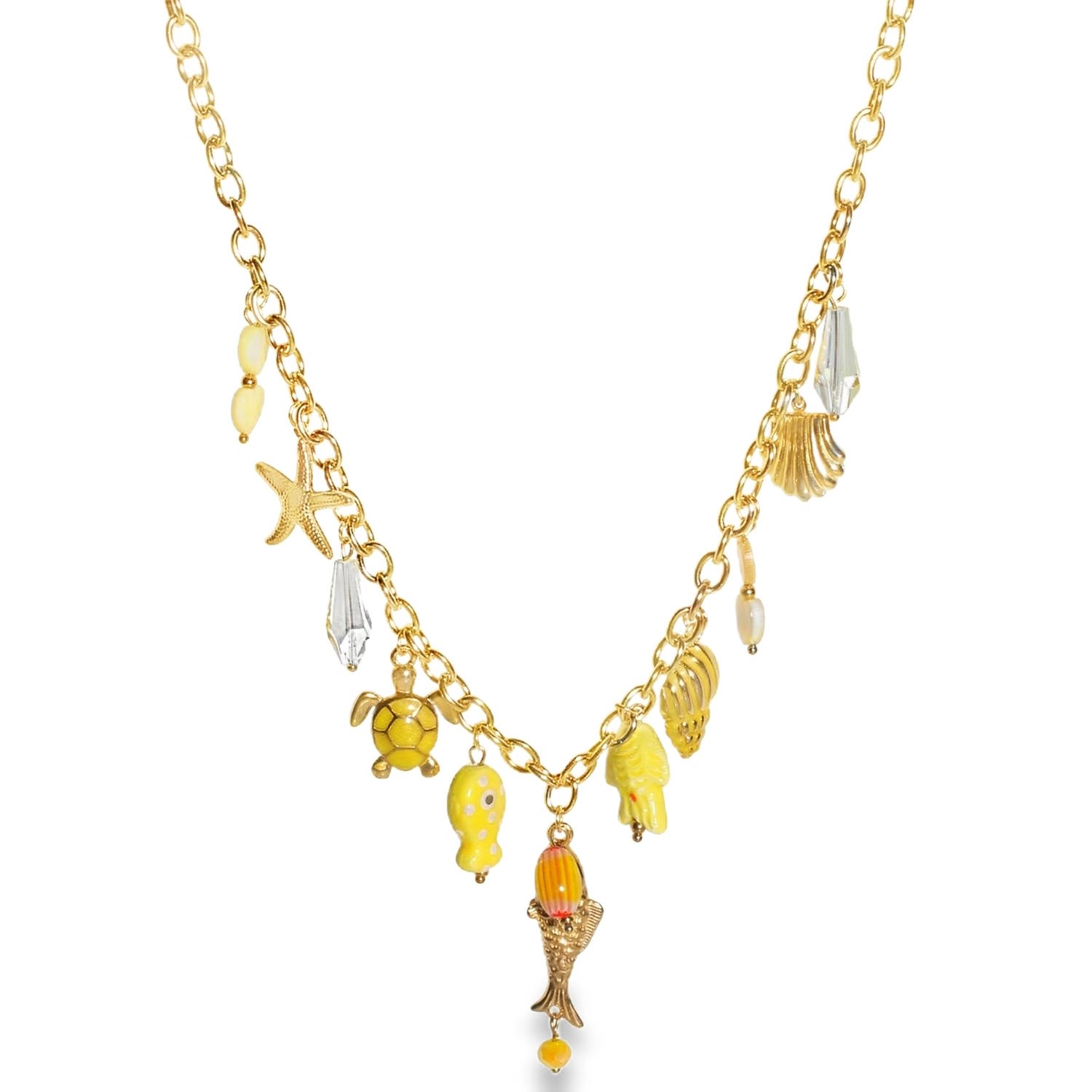 Ce collier en acier inoxydable se distingue par son allure de charm's (breloques) qui célèbre la beauté de la vie marine. Très tendance et coloré, il apporte une touche de fraîcheur et de fantaisie à n'importe quelle tenue d'été.<br/>Le bijou se distingue par une riche composition de pendentifs asymétriques évoquant la faune et la flore sous-marines. Les éléments marient le doré, l'émail jaune vif et des touches de perles translucides<br/>Doté d'une chaîne de réglage avec un fermoir mousqueton permettant d'ajuster la longueur selon votre décolleté. Coeur Coquillage Etoile Perle Poisson Tortue Adolescent Adulte Amour Animaux Eté Femme Fille Nature Printemps Ce collier en acier inoxydable se distingue par son allure de charm's (breloques) qui célèbre la beauté de la vie marine. Très tendance et coloré, il apporte une touche de fraîcheur et de fantaisie à n'importe quelle tenue d'été.<br/>Le bijou se distingue par une riche composition de pendentifs asymétriques évoquant la faune et la flore sous-marines. Les éléments marient le doré, l'émail jaune vif et des touches de perles translucides<br/>Doté d'une chaîne de réglage avec un fermoir mousqueton permettant d'ajuster la longueur selon votre décolleté. Coeur Coquillage Etoile Perle Poisson Tortue Adolescent Adulte Amour Animaux Eté Femme Fille Nature Printemps