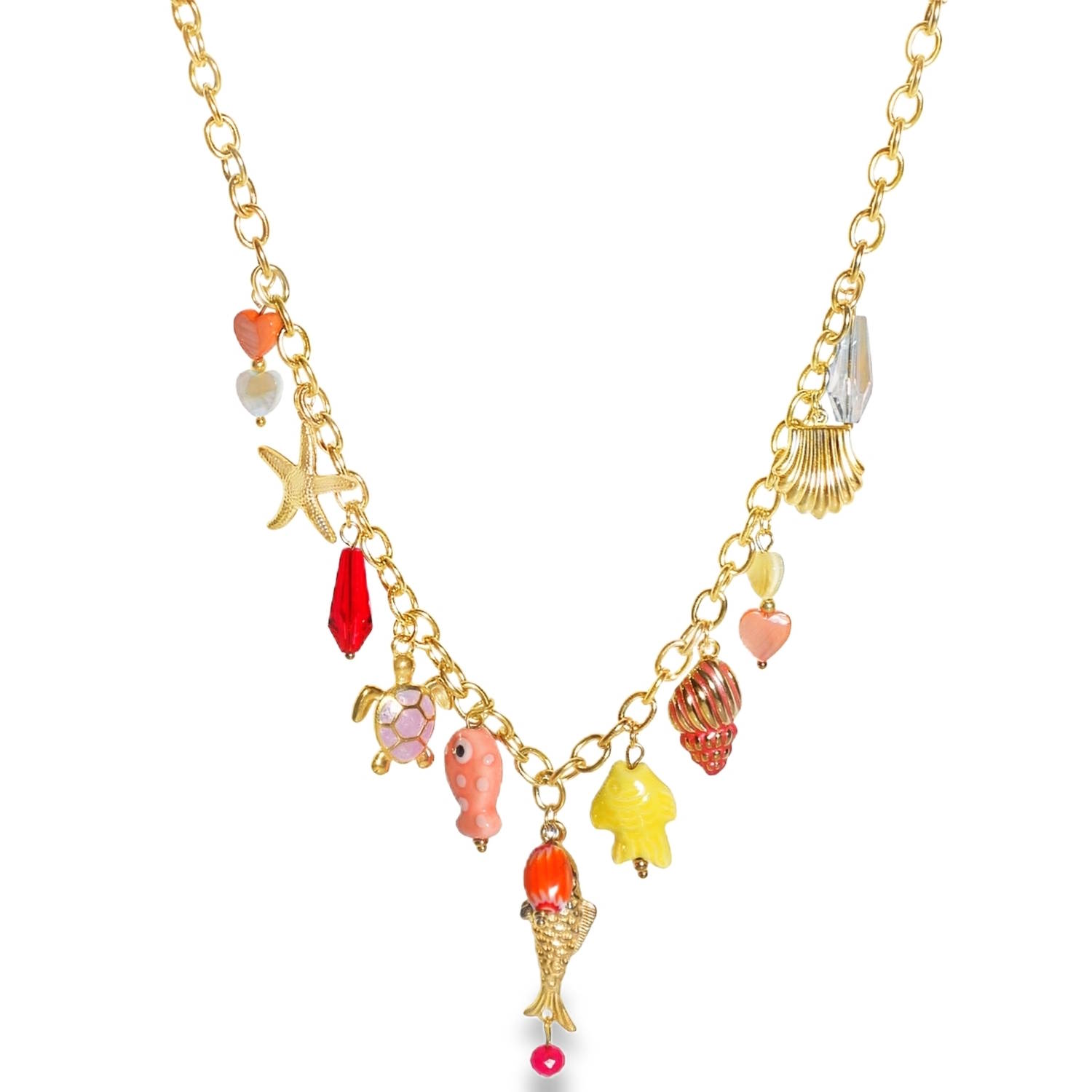 Ce collier en acier inoxydable se distingue par son allure de charm's (breloques) qui célèbre la beauté de la vie marine. Très tendance et coloré, il apporte une touche de fraîcheur et de fantaisie à n'importe quelle tenue d'été.<br/>Le bijou se distingue par une riche composition de pendentifs asymétriques évoquant la faune et la flore sous-marines. Les éléments marient le doré, l'émail multicolore et des touches de perles multicolores et translucides<br/>Doté d'une chaîne de réglage avec un fermoir mousqueton permettant d'ajuster la longueur selon votre décolleté. Coeur Coquillage Etoile Perle Poisson Tortue Adolescent Adulte Amour Animaux Eté Femme Fille Nature Printemps Ce collier en acier inoxydable se distingue par son allure de charm's (breloques) qui célèbre la beauté de la vie marine. Très tendance et coloré, il apporte une touche de fraîcheur et de fantaisie à n'importe quelle tenue d'été.<br/>Le bijou se distingue par une riche composition de pendentifs asymétriques évoquant la faune et la flore sous-marines. Les éléments marient le doré, l'émail multicolore et des touches de perles multicolores et translucides<br/>Doté d'une chaîne de réglage avec un fermoir mousqueton permettant d'ajuster la longueur selon votre décolleté. Coeur Coquillage Etoile Perle Poisson Tortue Adolescent Adulte Amour Animaux Eté Femme Fille Nature Printemps