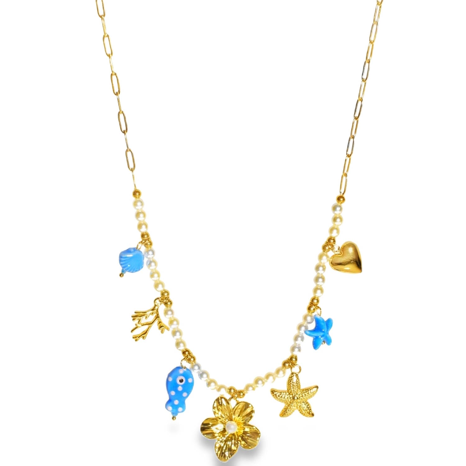 Apportez un souffle de fraîcheur marine à votre style avec ce magnifique collier à breloques, une pièce à la fois ludique et élégante qui célèbre la beauté des fonds marins.<br/>Ce bijou se distingue par son montage asymétrique et texturé. La chaîne en acier inoxydable doré alterne entre des maillons allongés de style trombone et une section centrale ornée de délicates perles nacrées blanches.<br/>Le collier est rythmé par une cascade de sept breloques soigneusement sélectionnées.<br/>Une fleur centrale épanouie, une étoile de mer finement ciselée et une branche de corail, le tout en finition dorée éclatante.<br/>Des pampilles bleu azur, incluant un petit poisson à pois, un coquillage et une étoile de mer miniature, apportant une note de peps méditerranéen.<br/>Un mousqueton sécurisé accompagné d'une chaînette d'extension, permettant d'ajuster parfaitement la taille à votre morphologie.<br/>Un cœur bombé doré vient parfaire l'ensemble pour une touche de douceur. Coeur Coquillage Etoile Poisson Adolescent Adulte Amour Animaux Eté Femme Fille Fleurs Nature Printemps Apportez un souffle de fraîcheur marine à votre style avec ce magnifique collier à breloques, une pièce à la fois ludique et élégante qui célèbre la beauté des fonds marins.<br/>Ce bijou se distingue par son montage asymétrique et texturé. La chaîne en acier inoxydable doré alterne entre des maillons allongés de style trombone et une section centrale ornée de délicates perles nacrées blanches.<br/>Le collier est rythmé par une cascade de sept breloques soigneusement sélectionnées.<br/>Une fleur centrale épanouie, une étoile de mer finement ciselée et une branche de corail, le tout en finition dorée éclatante.<br/>Des pampilles bleu azur, incluant un petit poisson à pois, un coquillage et une étoile de mer miniature, apportant une note de peps méditerranéen.<br/>Un mousqueton sécurisé accompagné d'une chaînette d'extension, permettant d'ajuster parfaitement la taille à votre morphologie.<br/>Un cœur bombé doré vient parfaire l'ensemble pour une touche de douceur. Coeur Coquillage Etoile Poisson Adolescent Adulte Amour Animaux Eté Femme Fille Fleurs Nature Printemps