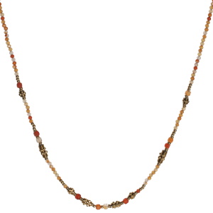 Collier composé de perles cylindriques en acier doré et de perles de couleur orange. Fermoir mousqueton avec 5 cm de rallonge.