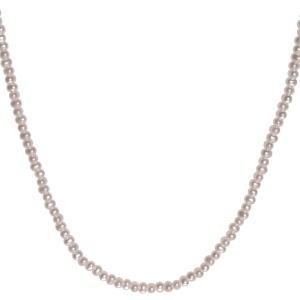 Collier composé de perles d'imitation. Fermoir mousqueton en acier doré avec 5 cm de rallonge.