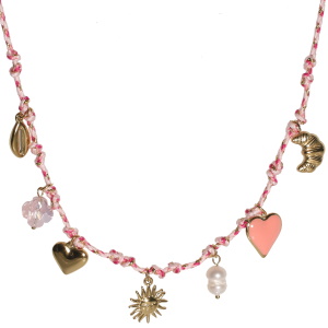 Collier composé d'un cordon de couleur rose et doré, de breloques en forme de croissant, de soleil avec visage, de cœur et de coquillage cauri en acier doré, d'une perle d'imitation, d'un trèfle de couleur rose et d'un cœur pavé d'émail. Fermoir mousqueton avec 5 cm de rallonge.