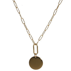 Collier composé d'une chaîne et d'une pastille ronde lisse en acier doré. Fermoir mousqueton avec 5 cm de rallonge.
