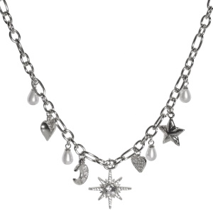 Collier composé d'une chaîne en acier argenté, de perles d'imitation, d'un cœur et d'une étoile en acier argenté, d'un croissant de lune serti de strass, d'un cœur serti de strass et d'une étoile sertie de strass et d'une cristal. Fermoir mousqueton avec 5 cm de rallonge.