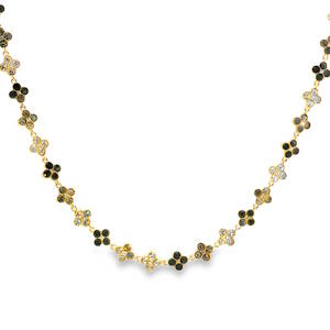 Découvrez cette chaîne délicate en acier doré, un bijou raffiné qui apportera une touche d'élégance discrète à votre tenue. Sa conception soignée et ses finitions impeccables en font un accessoire idéal pour sublimer votre style au quotidien. Un symbole de raffinement intemporel. Fermoir mousqueton avec 11 cm de rallonge.