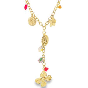 Ce magnifique collier de style Y allie l'élégance de l'acier inoxydable doré à la fantaisie d'un jardin en fleurs. Conçu pour capturer la lumière, il se distingue par ses détails soignés et ses touches de couleurs vives. Une structure en chaîne à maillons ovales classiques qui se rejoint au centre pour laisser tomber une élégante pampille verticale. Le collier est orné de plusieurs breloques délicates. Une grande fleur épanouie en acier doré en guise de pendentif principal. Des éléments floraux plus petits et des médaillons gravés (dont un trèfle à quatre feuilles) répartis le long de la chaîne. Des perles et de petites fleurs en résine aux teintes rose fuchsia, jaune pastel et vert tendre apportent une dimension ludique et moderne à l'ensemble.