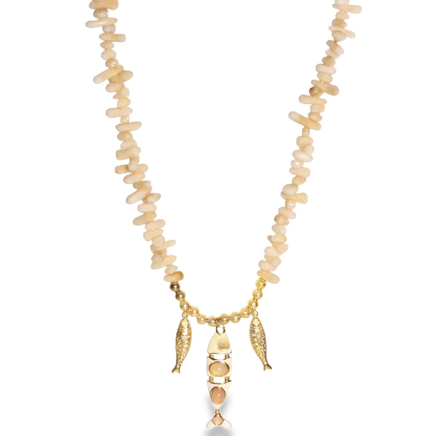Ce collier unique se distingue par son allure bohème-chic et son inspiration marine. Conçu pour capturer l'essence des vacances et du grand large, il mélange habilement textures brutes et finitions raffinées.<br/>Composé d'une enfilade de pierres naturelles de forme libre dans des tons crème et sable. Leur aspect organique et irrégulier rappelle les fragments de coquillages ou de coraux polis par l'océan.<br/>Le point focal de ce collier est son trio de breloques sur le thème marin :<br/>Deux petits poissons en acier doré, finement ciselés pour imiter les écailles.<br/>Un poisson plus imposant et articulé. Il présente un corps émaillé blanc agrémenté de cabochons de couleur ambre ou sable, renforçant l'aspect précieux et détaillé de la pièce.<br/>Un mousqueton sécurisé accompagné d'une chaînette d'extension, permettant d'ajuster parfaitement la taille à votre morphologie.
Poisson Adolescent Adulte Animaux Eté Femme Fille Nature Printemps Ce collier unique se distingue par son allure bohème-chic et son inspiration marine. Conçu pour capturer l'essence des vacances et du grand large, il mélange habilement textures brutes et finitions raffinées.<br/>Composé d'une enfilade de pierres naturelles de forme libre dans des tons crème et sable. Leur aspect organique et irrégulier rappelle les fragments de coquillages ou de coraux polis par l'océan.<br/>Le point focal de ce collier est son trio de breloques sur le thème marin :<br/>Deux petits poissons en acier doré, finement ciselés pour imiter les écailles.<br/>Un poisson plus imposant et articulé. Il présente un corps émaillé blanc agrémenté de cabochons de couleur ambre ou sable, renforçant l'aspect précieux et détaillé de la pièce.<br/>Un mousqueton sécurisé accompagné d'une chaînette d'extension, permettant d'ajuster parfaitement la taille à votre morphologie.
Poisson Adolescent Adulte Animaux Eté Femme Fille Nature Printemps