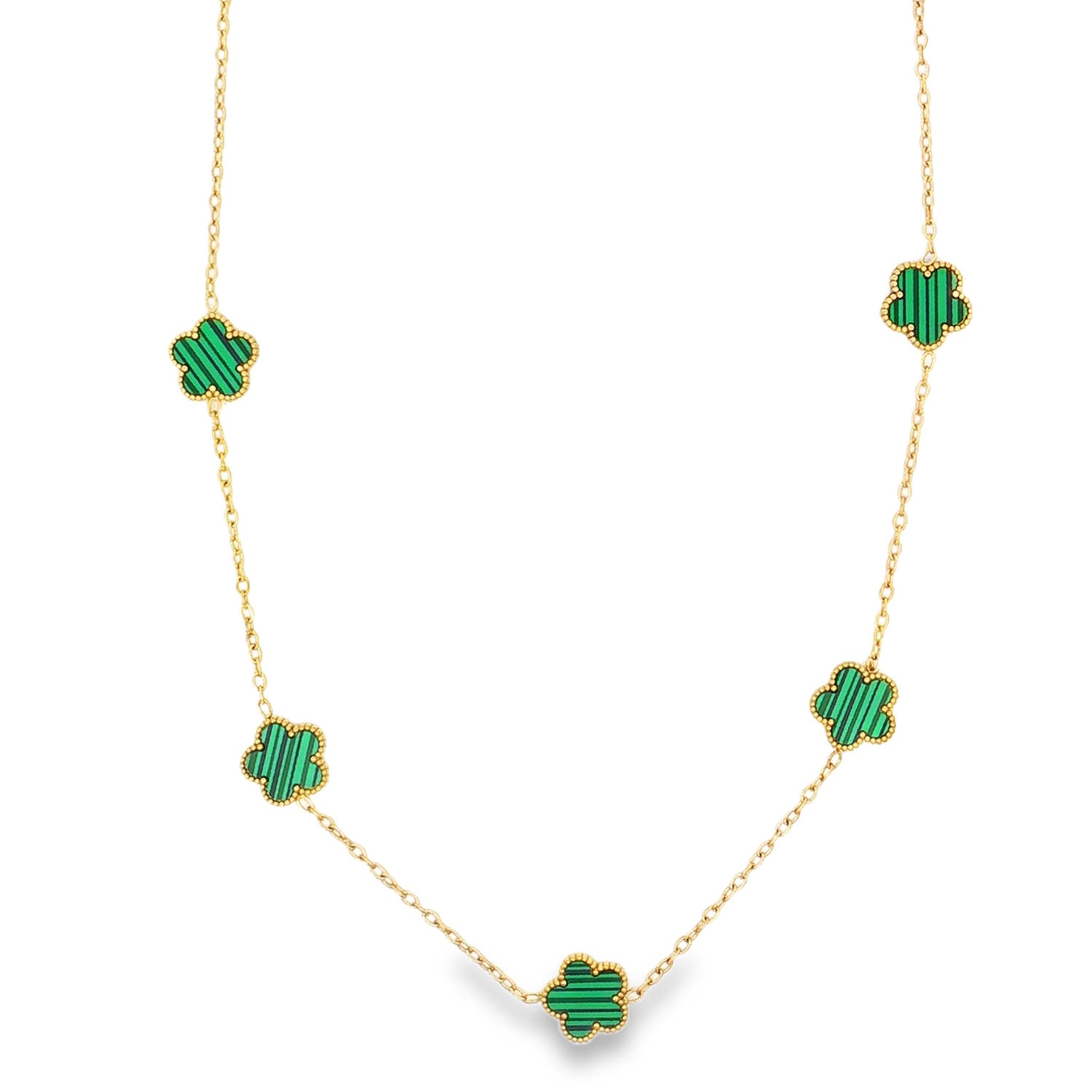 Ce collier incarne une élégance à la fois fraîche et intemporelle. Conçu avec soin, il allie la robustesse moderne de l'acier à la délicatesse d'un motif printanier, créant un bijou polyvalent capable de rehausser aussi bien une tenue décontractée qu’un ensemble plus sophistiqué.<br/>Le bijou se compose d'une chaîne fine en maille forçat, prisée pour sa discrétion et sa solidité. Le long de cette chaîne sont répartis harmonieusement cinq pendentifs fixes en forme de fleurs à cinq pétales.<br/>Chaque fleur présente des contours arrondis et doux, évoquant la simplicité d'un trèfle ou d'une fleur de cerisier.<br/>Les inserts arborent l'aspect caractéristique de la malachite, avec ses nuances de vert profond et ses veinures horizontales noires, symbolisant la chance et le renouveau.<br/>Un mousqueton sécurisé accompagné d'une chaînette d'extension, permettant d'ajuster parfaitement la taille à votre morphologie. Adolescent Adulte Eté Femme Fille Fleurs Nature Printemps Ce collier incarne une élégance à la fois fraîche et intemporelle. Conçu avec soin, il allie la robustesse moderne de l'acier à la délicatesse d'un motif printanier, créant un bijou polyvalent capable de rehausser aussi bien une tenue décontractée qu’un ensemble plus sophistiqué.<br/>Le bijou se compose d'une chaîne fine en maille forçat, prisée pour sa discrétion et sa solidité. Le long de cette chaîne sont répartis harmonieusement cinq pendentifs fixes en forme de fleurs à cinq pétales.<br/>Chaque fleur présente des contours arrondis et doux, évoquant la simplicité d'un trèfle ou d'une fleur de cerisier.<br/>Les inserts arborent l'aspect caractéristique de la malachite, avec ses nuances de vert profond et ses veinures horizontales noires, symbolisant la chance et le renouveau.<br/>Un mousqueton sécurisé accompagné d'une chaînette d'extension, permettant d'ajuster parfaitement la taille à votre morphologie. Adolescent Adulte Eté Femme Fille Fleurs Nature Printemps