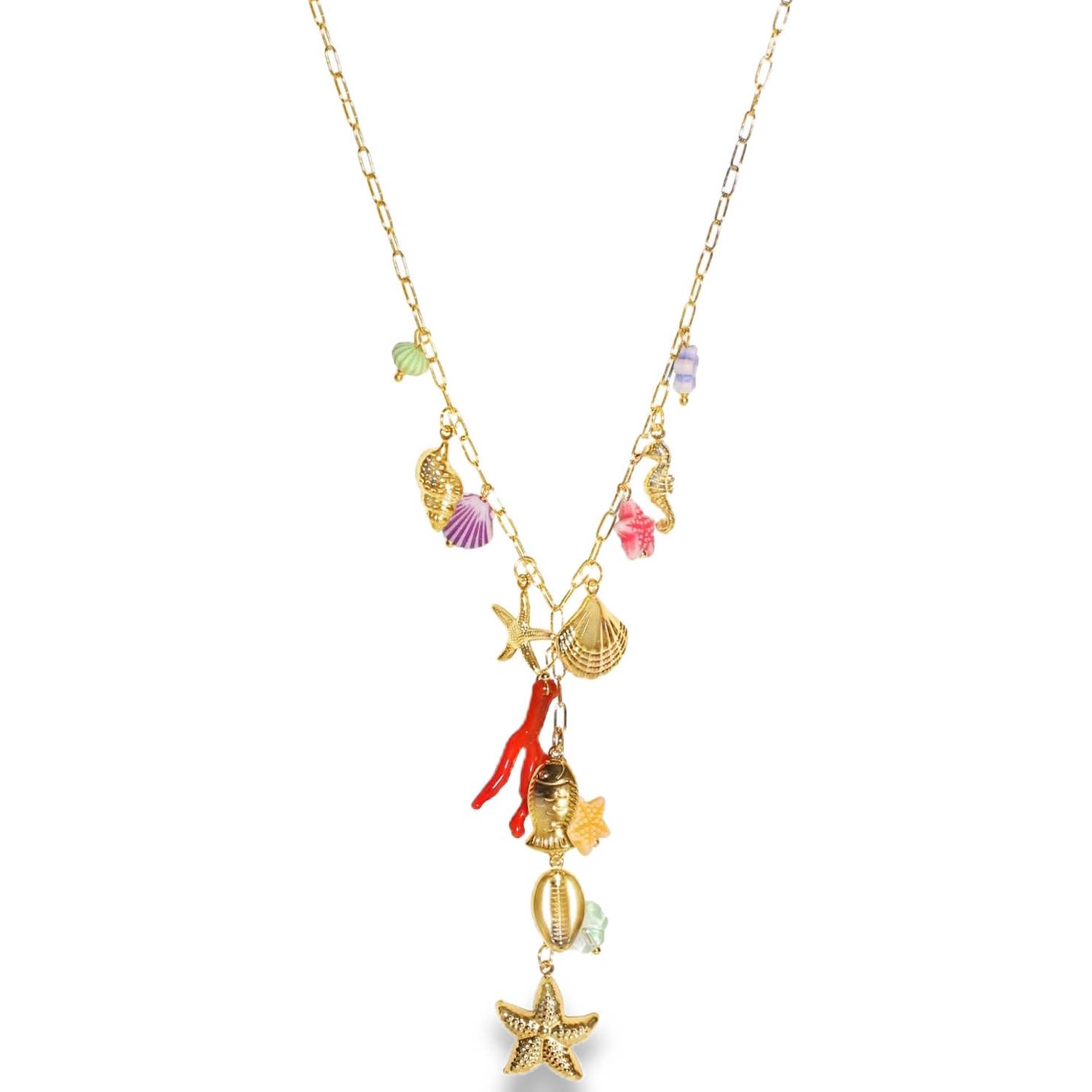 Ce collier en acier inoxydable doré se distingue par son allure à la fois bohème et sophistiquée. Conçu avec une maille rectangulaire allongée et fine, il met en avant une accumulation de pampilles colorées évoquant les merveilles des fonds marins.<br/>Le bijou s'articule autour d'une structure en Y, créant un bel effet de cascade sur le décolleté.<br/>On y retrouve des classiques de la plage tels qu'une grande étoile de mer texturée en pendentif final, un hippocampe délicat, des coquillages (type conque et palourde) et un petit poisson articulé.<br/>Le collier est dynamisé par des éléments en résine aux tons pastel et vifs : Une branche de corail rouge intense qui attire l'œil au centre, des petits coquillages violets, vert d'eau et roses et une étoile de mer orange tendre.<br/>Un mousqueton sécurisé accompagné d'une chaînette d'extension, permettant d'ajuster parfaitement la taille à votre morphologie. Coquillage Corail Etoile Hippocampe Poisson Trèfle Adolescent Adulte Animaux Eté Femme Fille Indémodable Nature Printemps Ce collier en acier inoxydable doré se distingue par son allure à la fois bohème et sophistiquée. Conçu avec une maille rectangulaire allongée et fine, il met en avant une accumulation de pampilles colorées évoquant les merveilles des fonds marins.<br/>Le bijou s'articule autour d'une structure en Y, créant un bel effet de cascade sur le décolleté.<br/>On y retrouve des classiques de la plage tels qu'une grande étoile de mer texturée en pendentif final, un hippocampe délicat, des coquillages (type conque et palourde) et un petit poisson articulé.<br/>Le collier est dynamisé par des éléments en résine aux tons pastel et vifs : Une branche de corail rouge intense qui attire l'œil au centre, des petits coquillages violets, vert d'eau et roses et une étoile de mer orange tendre.<br/>Un mousqueton sécurisé accompagné d'une chaînette d'extension, permettant d'ajuster parfaitement la taille à votre morphologie. Coquillage Corail Etoile Hippocampe Poisson Trèfle Adolescent Adulte Animaux Eté Femme Fille Indémodable Nature Printemps