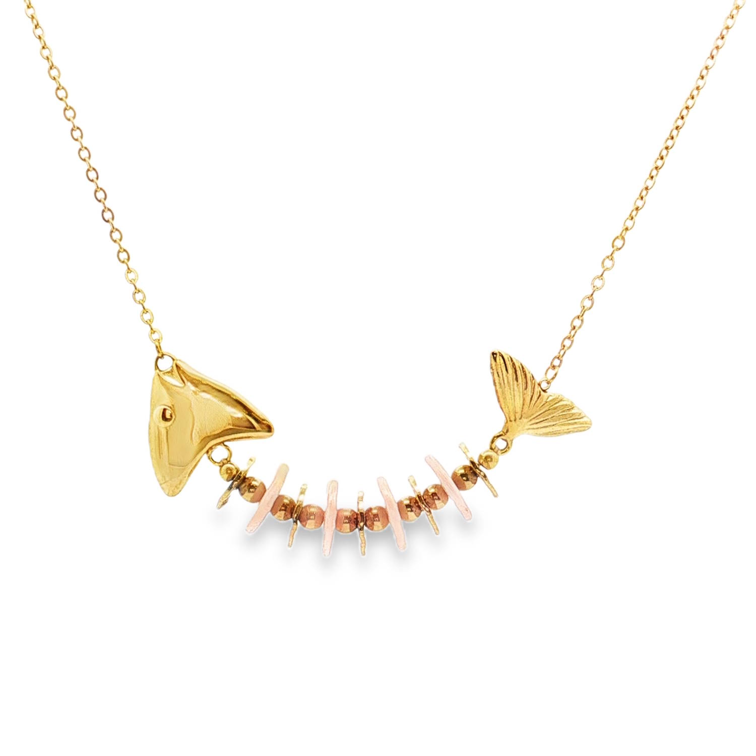 Ce collier original en acier inoxydable doré capte immédiatement l'attention par son design audacieux et ludique. Il réinterprète avec finesse le motif classique de l'arête de poisson, transformant un symbole brut en un bijou à la fois bohème et sophistiqué.<br/>La structure centrale est une prouesse de détails. Elle alterne des perles dorées globulaires et des disques plats en résine rose poudré, créant un rythme visuel captivant. Des petites tiges métalliques transversales imitent les arêtes, apportant du volume et de la texture à l'ensemble.<br/>Un mousqueton sécurisé accompagné d'une chaînette d'extension, permettant d'ajuster parfaitement la taille à votre morphologie. Poisson Rond Adolescent Adulte Animaux Eté Femme Fille Nature Printemps Ce collier original en acier inoxydable doré capte immédiatement l'attention par son design audacieux et ludique. Il réinterprète avec finesse le motif classique de l'arête de poisson, transformant un symbole brut en un bijou à la fois bohème et sophistiqué.<br/>La structure centrale est une prouesse de détails. Elle alterne des perles dorées globulaires et des disques plats en résine rose poudré, créant un rythme visuel captivant. Des petites tiges métalliques transversales imitent les arêtes, apportant du volume et de la texture à l'ensemble.<br/>Un mousqueton sécurisé accompagné d'une chaînette d'extension, permettant d'ajuster parfaitement la taille à votre morphologie. Poisson Rond Adolescent Adulte Animaux Eté Femme Fille Nature Printemps