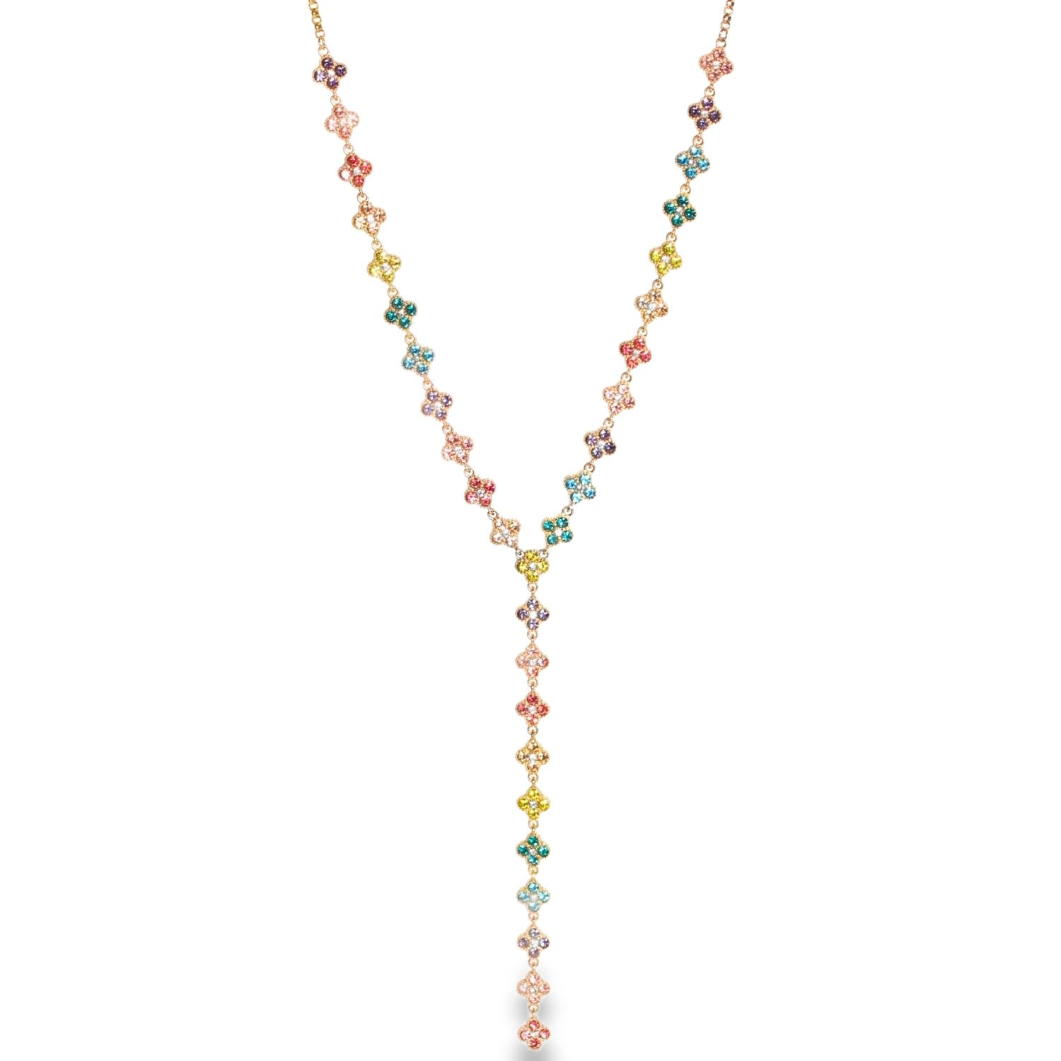 Apportez une touche de fraîcheur et de poésie à votre décolleté avec ce magnifique collier de style lariat (en Y). Conçu en acier inoxydable de haute qualité avec une finition dorée raffinée, ce bijou allie durabilité et esthétique printanière.<br/>Le collier est composé d'une succession délicate de petites fleurs à quatre pétales, rappelant la forme du trèfle, symbole de chance et de bonheur.<br/>Chaque fleur est sertie de cristaux étincelants aux nuances multicolores (rose poudré, violet améthyste, bleu azur, vert émeraude et jaune citrine). Cette alternance de couleurs crée un rythme visuel vibrant et joyeux.<br/>Un mousqueton sécurisé accompagné d'une chaînette d'extension, permettant d'ajuster parfaitement la taille à votre morphologie. Strass Trèfle Adolescent Adulte Femme Fille Fleurs Indémodable Nature Apportez une touche de fraîcheur et de poésie à votre décolleté avec ce magnifique collier de style lariat (en Y). Conçu en acier inoxydable de haute qualité avec une finition dorée raffinée, ce bijou allie durabilité et esthétique printanière.<br/>Le collier est composé d'une succession délicate de petites fleurs à quatre pétales, rappelant la forme du trèfle, symbole de chance et de bonheur.<br/>Chaque fleur est sertie de cristaux étincelants aux nuances multicolores (rose poudré, violet améthyste, bleu azur, vert émeraude et jaune citrine). Cette alternance de couleurs crée un rythme visuel vibrant et joyeux.<br/>Un mousqueton sécurisé accompagné d'une chaînette d'extension, permettant d'ajuster parfaitement la taille à votre morphologie. Strass Trèfle Adolescent Adulte Femme Fille Fleurs Indémodable Nature