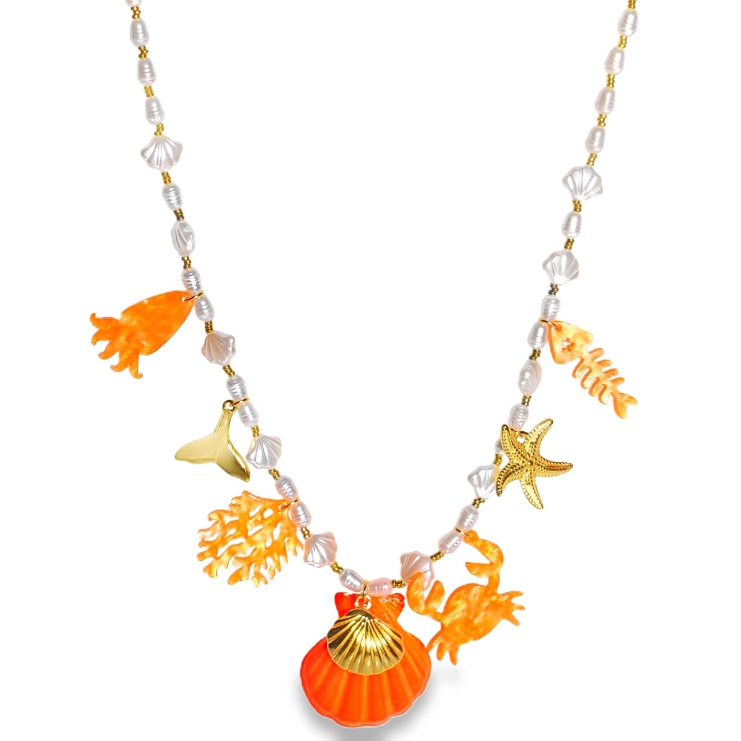 Ce collier est une véritable célébration de l’océan, alliant l'élégance des perles à l'esprit ludique d'une journée d'été. Conçu pour celles qui veulent porter un morceau de plage avec elles, ce bijou se distingue par son mélange de textures et ses couleurs éclatantes.<br/>Le collier se compose d'une alternance de perles nacrées blanches et de petites perles dorées, parsemées de délicats charms en forme de coquillages nacrés.<br/>Le cœur du collier est orné d'une multitude de pampilles variées qui créent un mouvement fluide et dynamique.<br/>Des éléments de couleur orange effet marbré (corail, crabe, arête de poisson, méduse et un grand coquillage central) apportent une touche de couleur estivale éclatante.<br/>Des charms finement sculptés en forme d'étoile de mer et de queue de baleine viennent ponctuer l'ensemble pour un fini luxueux.<br/>Un mousqueton sécurisé accompagné d'une chaînette d'extension, permettant d'ajuster parfaitement la taille à votre morphologie. Coquillage Poisson Adolescent Adulte Animaux Eté Femme Fille Nature Printemps Ce collier est une véritable célébration de l’océan, alliant l'élégance des perles à l'esprit ludique d'une journée d'été. Conçu pour celles qui veulent porter un morceau de plage avec elles, ce bijou se distingue par son mélange de textures et ses couleurs éclatantes.<br/>Le collier se compose d'une alternance de perles nacrées blanches et de petites perles dorées, parsemées de délicats charms en forme de coquillages nacrés.<br/>Le cœur du collier est orné d'une multitude de pampilles variées qui créent un mouvement fluide et dynamique.<br/>Des éléments de couleur orange effet marbré (corail, crabe, arête de poisson, méduse et un grand coquillage central) apportent une touche de couleur estivale éclatante.<br/>Des charms finement sculptés en forme d'étoile de mer et de queue de baleine viennent ponctuer l'ensemble pour un fini luxueux.<br/>Un mousqueton sécurisé accompagné d'une chaînette d'extension, permettant d'ajuster parfaitement la taille à votre morphologie. Coquillage Poisson Adolescent Adulte Animaux Eté Femme Fille Nature Printemps