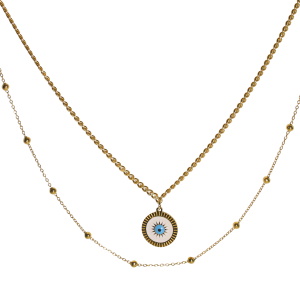 Collier double rangs composé d'une chaîne de 39 cm de long en acier doré avec un pendentif rond représentant un œil de Turquie en émail de couleur, ainsi qu'une chaîne de 45 cm de long avec perles en acier doré. Fermoir mousqueton avec 5 cm de rallonge.