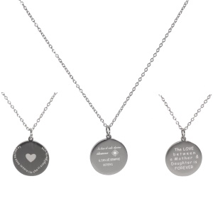 Collier composé d'une chaîne et d'une pastille ronde avec des inscriptions en acier argenté. 3 inscriptions différentes.