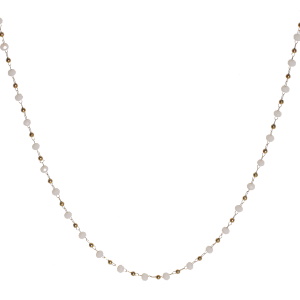 Collier composé d'une chaîne boules en acier doré et de perles de couleur blanche. Fermoir mousqueton avec 4 cm de rallonge.