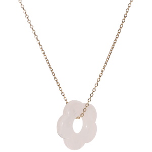 Collier composé d'une chaîne en acier doré et d'un pendentif fleur de couleur blanche.