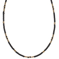 Collier composé de perles cylindriques en acier doré et de perles carrés en pierre de couleur noire. Fermoir mousqueton avec 5 cm de rallonge.