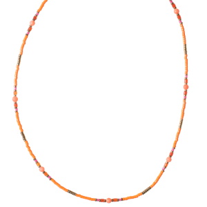 Collier composé de perles miyuki de couleur orange, de perles cylindriques en acier doré et de perles rondes de couleur orange. Fermoir mousqueton en acier doré avec 5 cm de rallonge.