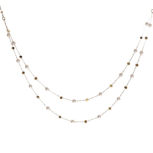 Collier double rangs composé d'une chaîne de 39 cm de long avec perles cubiques en acier doré et des perles d'imitation, ainsi qu'une chaîne de 42 cm de long avec perles cubiques en acier doré et des perles d'imitation. Fermoir mousqueton avec 5 cm de rallonge.