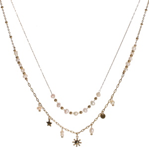 Collier double rangs composé d'une chaîne de 39 cm de long en acier doré avec des perles d'imitation, ainsi qu'une chaîne de 42 cm de long avec pampilles soleil, étoile et pastille ronde en acier doré et de perles d'imitation.<r/>Fermoir mousqueton avec 5 cm de rallonge.