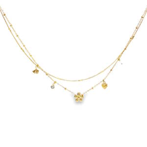 Rehaussez votre style avec ce délicat collier à breloques en acier doré. Son design multi rangs est orné de charmants motifs tels que feuille de ginkgo, des fleurs et des cœurs, créant un équilibre parfait entre fantaisie et élégance. Ce collier, façonné dans un acier doré éclatant, est un accessoire polyvalent qui ajoute une touche ludique et sophistiquée à toutes vos tenues. Fermoir mousqueton avec 5 cm de rallonge.