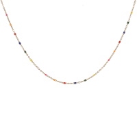 Collier composé d'une chaîne en acier doré et de perles en émail multicolore. Fermoir mousqueton avec 5 cm de rallonge.