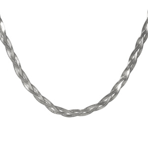 Collier composé de trois chaînes maille serpent entrelacées en acier argenté. Fermoir mousqueton avec 5 cm de rallonge.