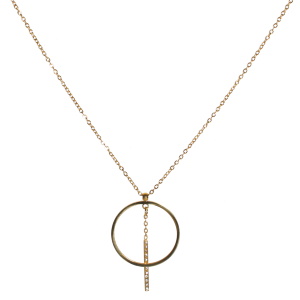 Collier composé d'une chaîne avec un pendentif cercle en acier doré et d'un pendentif en forme de barre sertie de strass. Fermoir mousqueton avec 5 cm de rallonge.
