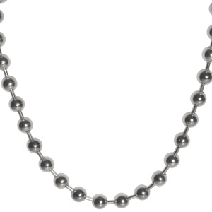 Collier composé de boules en acier argenté. Fermoir mousqueton avec 5 cm de rallonge.