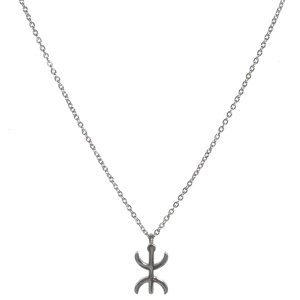 Collier composé d'une chaîne et d'un pendentif croix berbère en acier argenté. Fermoir mousqueton avec 5 cm de rallonge.