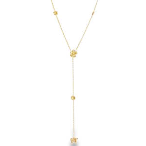 Sublime collier en acier doré, doté d'une chaîne délicate et scintillante. Orné de motifs fleur, ce bijou capture la lumière avec une clarté et une symétrie exceptionnelles. Un ajout étincelant à toute collection, alliant simplicité et élégance sophistiquée. Sa composition raffinée en fait l'accessoire parfait pour rehausser votre allure. Fermoir mousqueton avec 5 cm de rallonge.