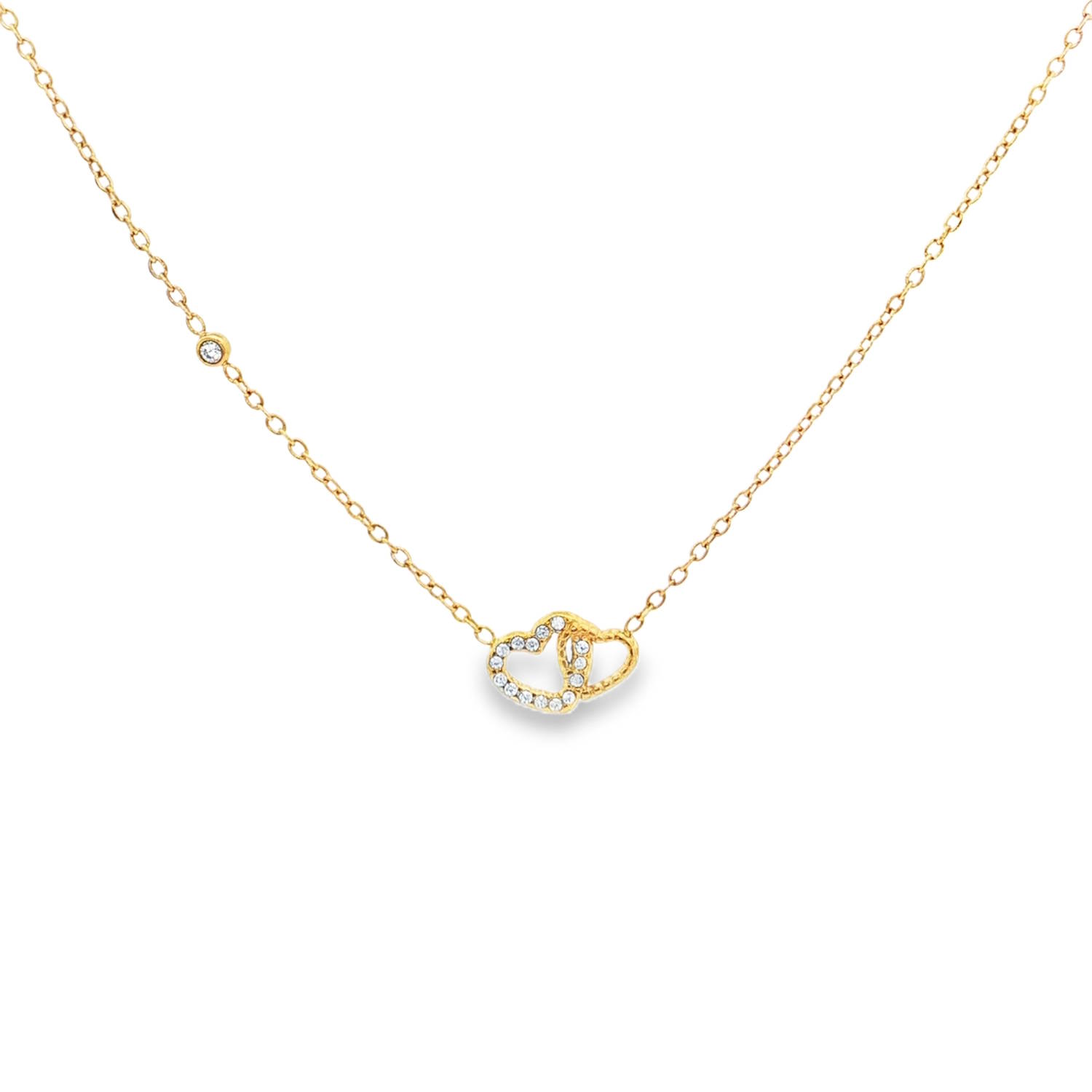 Ce délicat collier en acier doré présente une chaîne fine et scintillante, agrémentée d'un ravissant pendentif en forme de cœurs entrelacés, pavé de strass taille brillant.<br/>Un design élégant et romantique, parfait pour ajouter une touche de luxe discret à votre quotidien.<br/>La chaîne est ornée d'un strass solitaire taille brillant pour une brillance accrue.<br/>Fermoir mousqueton avec 5 cm de rallonge. Coeur Rond Solitaire Strass Adolescent Adulte Amour Femme Fille Indémodable Ce délicat collier en acier doré présente une chaîne fine et scintillante, agrémentée d'un ravissant pendentif en forme de cœurs entrelacés, pavé de strass taille brillant.<br/>Un design élégant et romantique, parfait pour ajouter une touche de luxe discret à votre quotidien.<br/>La chaîne est ornée d'un strass solitaire taille brillant pour une brillance accrue.<br/>Fermoir mousqueton avec 5 cm de rallonge. Coeur Rond Solitaire Strass Adolescent Adulte Amour Femme Fille Indémodable