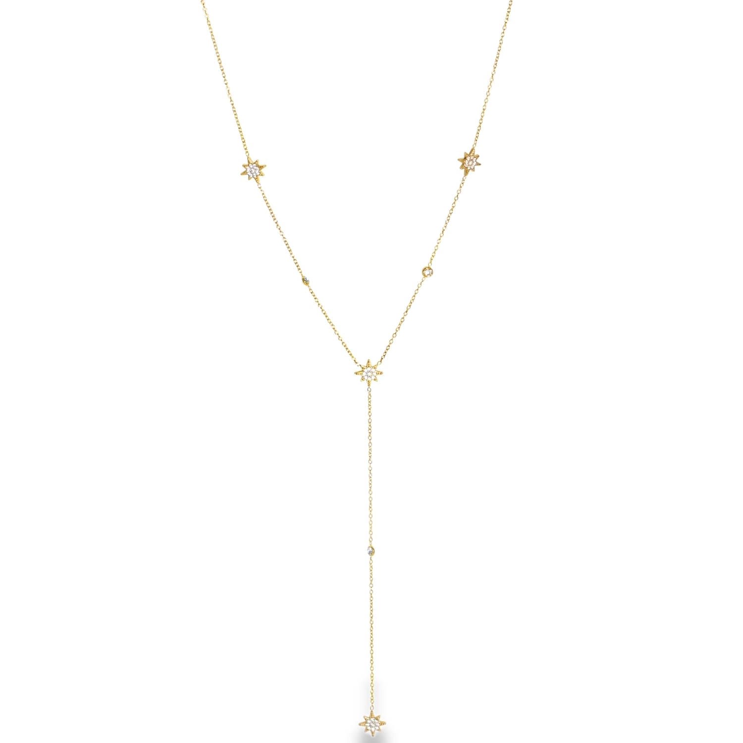 Ce bijou adopte une silhouette en Y (également appelée collier cravate), un style particulièrement raffiné qui allonge le buste. La chaîne fine et délicate descend en un décolleté plongeant, se terminant par un pendentif suspendu qui suit les mouvements du corps.<br/>Quatre étoiles à huit branches, finement ciselées, sont réparties le long de la chaîne. Elles sont serties de petits cristaux scintillants qui capturent la lumière à chaque mouvement.<br/>Entre les étoiles, de discrets cristaux montés en clos ajoutent une touche de brillance supplémentaire, rappelant une constellation lointaine.<br/>Un mousqueton sécurisé accompagné d'une chaînette d'extension, permettant d'ajuster parfaitement la taille à votre morphologie. Etoile Rond Strass Adolescent Adulte Femme Fille Indémodable Nature Ce bijou adopte une silhouette en Y (également appelée collier cravate), un style particulièrement raffiné qui allonge le buste. La chaîne fine et délicate descend en un décolleté plongeant, se terminant par un pendentif suspendu qui suit les mouvements du corps.<br/>Quatre étoiles à huit branches, finement ciselées, sont réparties le long de la chaîne. Elles sont serties de petits cristaux scintillants qui capturent la lumière à chaque mouvement.<br/>Entre les étoiles, de discrets cristaux montés en clos ajoutent une touche de brillance supplémentaire, rappelant une constellation lointaine.<br/>Un mousqueton sécurisé accompagné d'une chaînette d'extension, permettant d'ajuster parfaitement la taille à votre morphologie. Etoile Rond Strass Adolescent Adulte Femme Fille Indémodable Nature