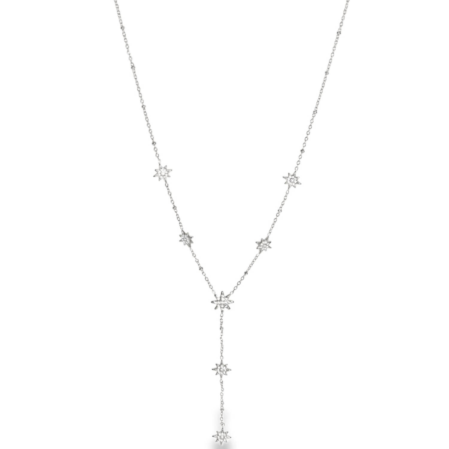 Affirmez votre style avec ce magnifique collier en forme de Y en acier argenté, une pièce à la fois moderne et intemporelle qui capture la magie d'une nuit étoilée.<br/>Ce bijou se distingue par sa finesse et son motif céleste captivant. Il est orné de sept étoiles étincelantes de type North Star (étoile polaire), délicatement réparties le long de la chaîne.<br/>Quatre étoiles habillent le décolleté, tandis qu'une étoile centrale marque la jonction du Y.<br/>Une élégante chute de chaîne laisse descendre deux étoiles supplémentaires, créant un effet de mouvement vertical qui sublime le port de tête et le buste.<br/>Chaque étoile est minutieusement pavée de cristaux scintillants, offrant un éclat comparable à celui des diamants sous la lumière.<br/>Un mousqueton sécurisé accompagné d'une chaînette d'extension, permettant d'ajuster parfaitement la taille à votre morphologie. Etoile Strass Adolescent Adulte Femme Fille Indémodable Nature Affirmez votre style avec ce magnifique collier en forme de Y en acier argenté, une pièce à la fois moderne et intemporelle qui capture la magie d'une nuit étoilée.<br/>Ce bijou se distingue par sa finesse et son motif céleste captivant. Il est orné de sept étoiles étincelantes de type North Star (étoile polaire), délicatement réparties le long de la chaîne.<br/>Quatre étoiles habillent le décolleté, tandis qu'une étoile centrale marque la jonction du Y.<br/>Une élégante chute de chaîne laisse descendre deux étoiles supplémentaires, créant un effet de mouvement vertical qui sublime le port de tête et le buste.<br/>Chaque étoile est minutieusement pavée de cristaux scintillants, offrant un éclat comparable à celui des diamants sous la lumière.<br/>Un mousqueton sécurisé accompagné d'une chaînette d'extension, permettant d'ajuster parfaitement la taille à votre morphologie. Etoile Strass Adolescent Adulte Femme Fille Indémodable Nature