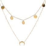 Collier double rangs composé d'un collier de 38 cm de long avec pampilles en acier doré ainsi qu'un collier de 44 cm de long avec pendentif croissant en acier doré. L'ensemble peut se régler jusqu'à 7 cm.