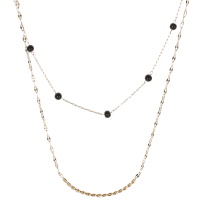 Collier double rangs composé d'une chaîne de 40 cm de long en acier doré surmonté de véritables perles en pierre d'agate noire, ainsi qu'une chaîne de 46 cm de long en acier doré. Fermoir mousqueton avec 7 cm de rallonge.