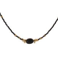 Collier composé de perles en acier doré, de perles en véritable pierre d'agate et d'une pierre d'agate de forme ovale. Fermoir mousqueton en acier doré avec 7 cm de rallonge.
