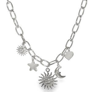 Ce collier à breloques en acier argenté est une célébration céleste autour de votre cou. Chaque pendentif, du soleil souriant à l'étoile scintillante et au cœur tendre, est un symbole de lumière et d'affection. Parfait pour ajouter une touche d'éclat et de fantaisie à votre quotidien.

