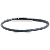 Bracelet composé d'un fermoir en acier argenté et d'un cordon en véritable cuir de couleur gris.