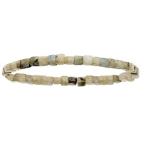 Bracelet élastique composé de véritables pierres de labradorite de forme cubique.