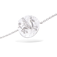 Bracelet composé d'une chaîne et d'une pastille ronde représentant un pégase, cheval ailé en argent 925/000 rhodié. Fermoir mousqueton avec anneaux de rappel à 16 et 18 cm.