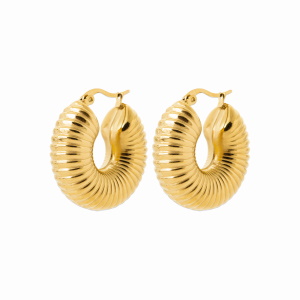 Boucles d'oreilles créoles en forme de coquillage en acier chirurgical 316L doré.