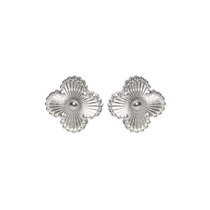 Boucles d'oreilles puces en forme de trèfle à quatre feuilles en acier argenté.
